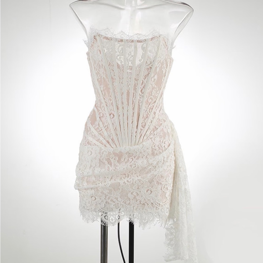 Elegant Lace Strapless Dress